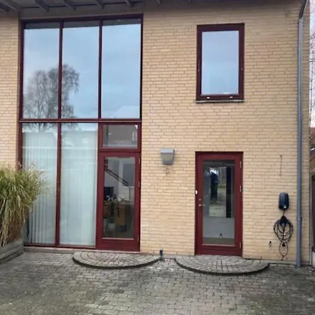Moderne Og Raekkehus I شقة هيرنينغ