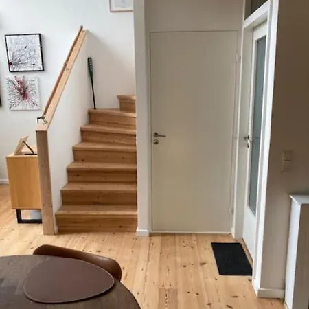 Moderne Og Raekkehus I هيرنينغ